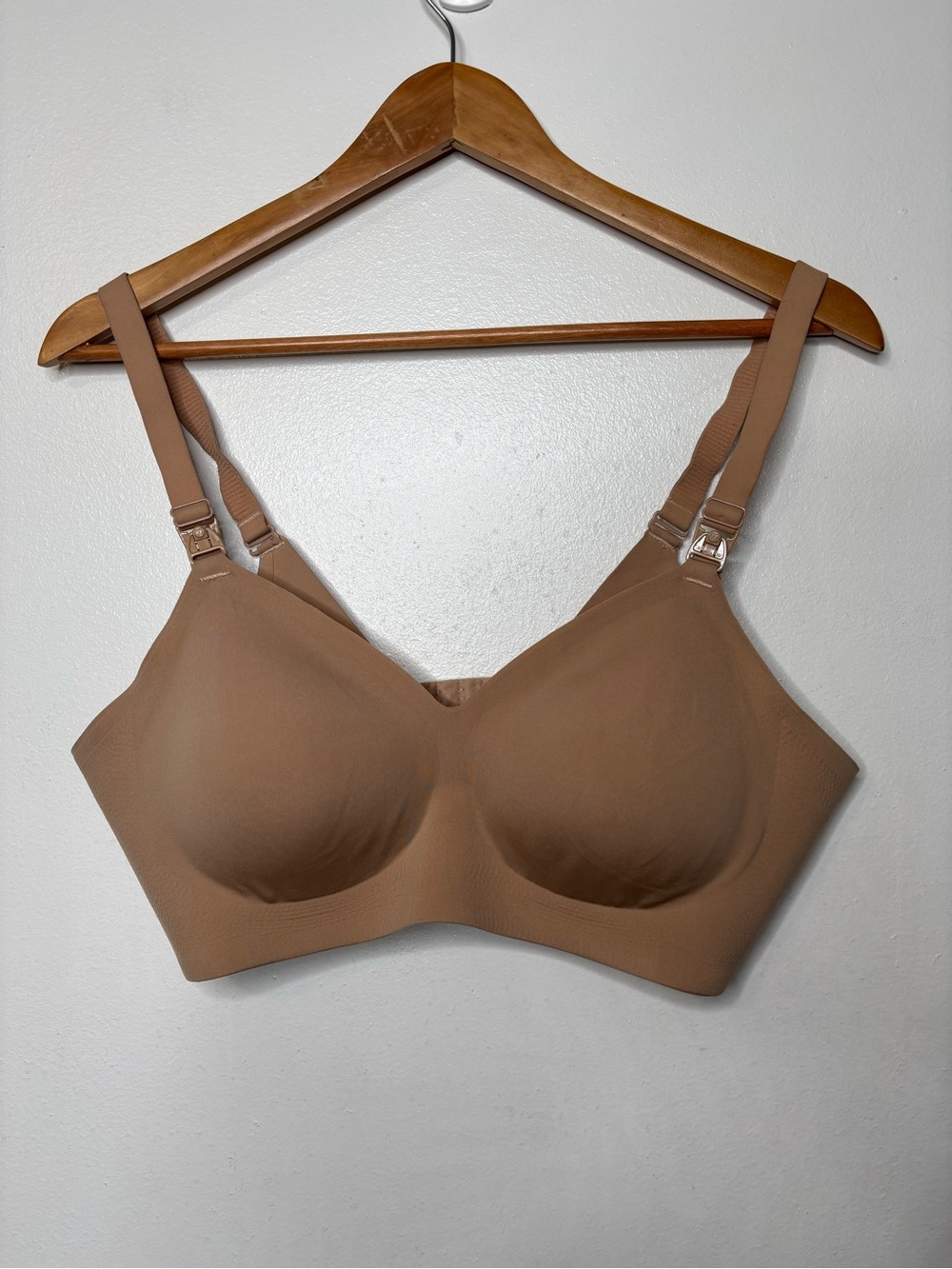 Momcozy Women’s XL nursing bra tan